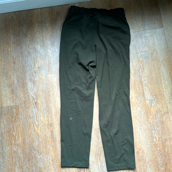 Lululemon On The Fly 7/8 Pants Dark Olive Size 4 - Picture 5 of 7